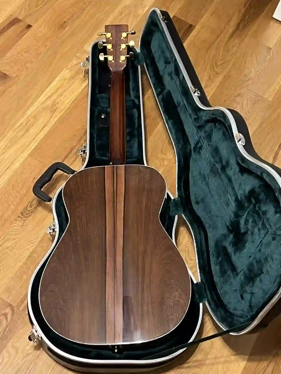 Acoustic guitar top in open case